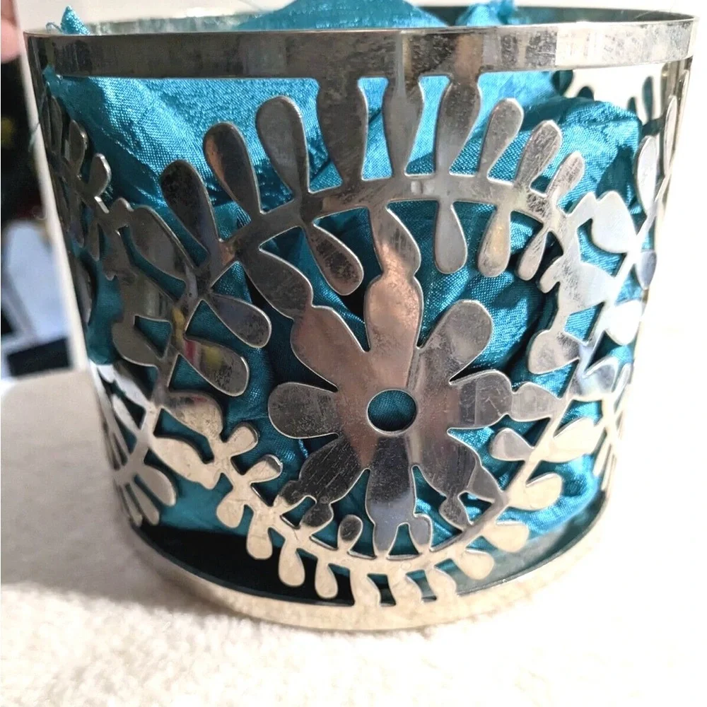 Bath & Body Works 3-Wick Candle Holder Flower and leaves by Slatkin & Co EUC